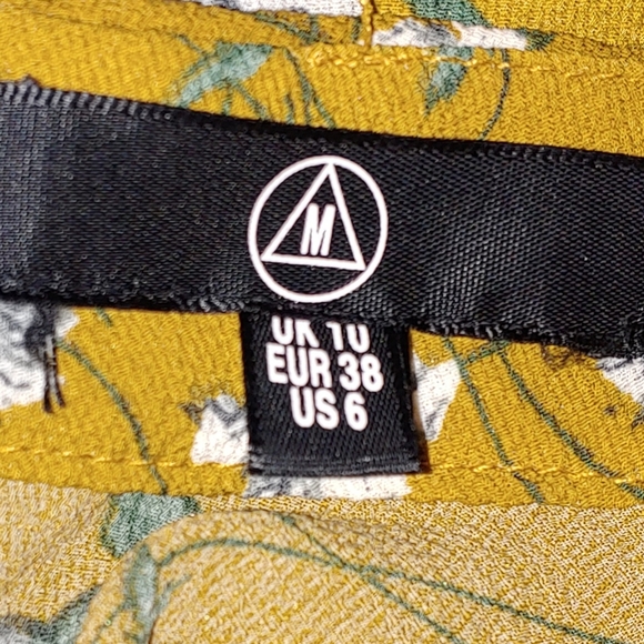 Misguided Yellow Foral Print Boho Dress w/ bell sleeves & lace detail, size 6 - Picture 3 of 3